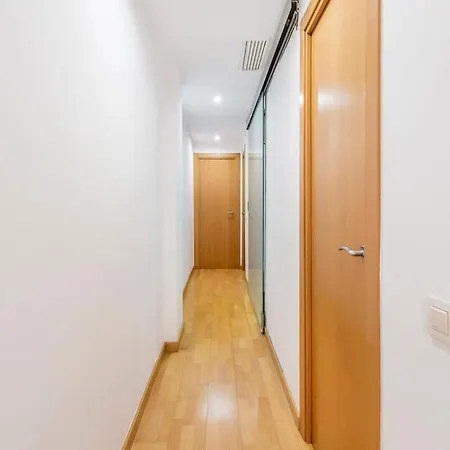 Spacious And Elegant 4 Bedroom With Private Terrace * ברצלונה