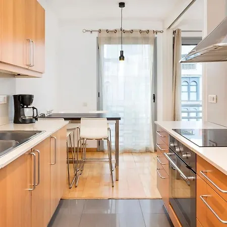 Spacious And Elegant 4 Bedroom With Private Terrace * Barcelona