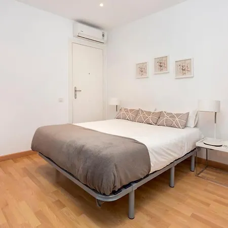 Apartment Spacious And Elegant 4 Bedroom With Private Terrace