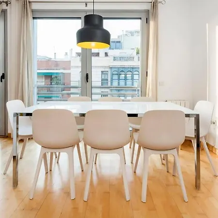 Apartment Spacious And Elegant 4 Bedroom With Private Terrace