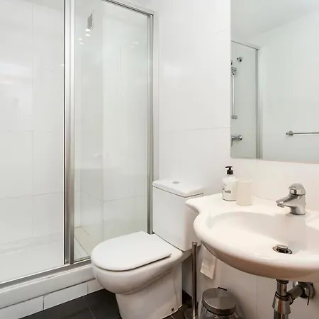 Spacious And Elegant 4 Bedroom With Private Terrace *