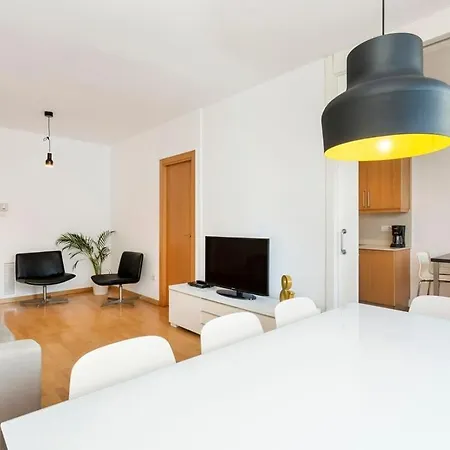 Apartment Spacious And Elegant 4 Bedroom With Private Terrace Barcelona
